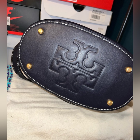 Tory Burch Bucket Bag - Picture 4 of 8
